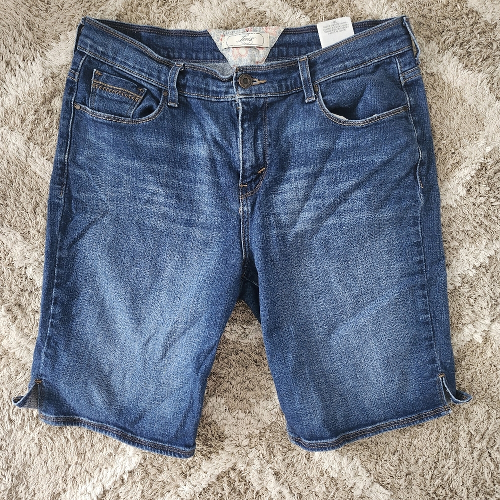 Women's Levi's Shorts Size: 10